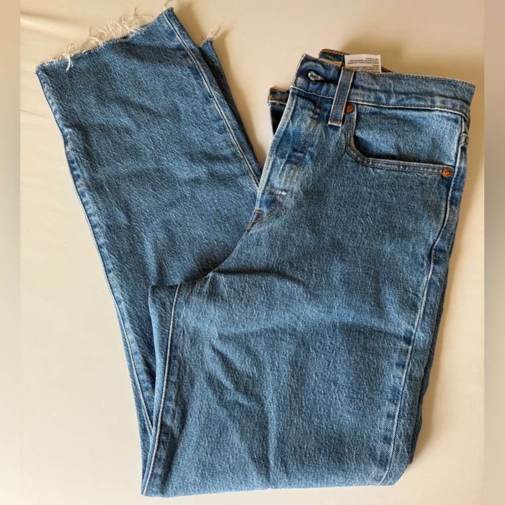 Levi Jeans - 28 - Picture 3 of 3